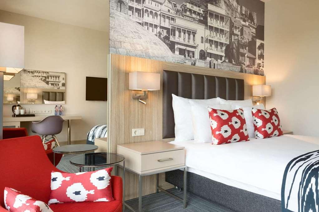 Ramada Encore Tbilisi Quarto foto