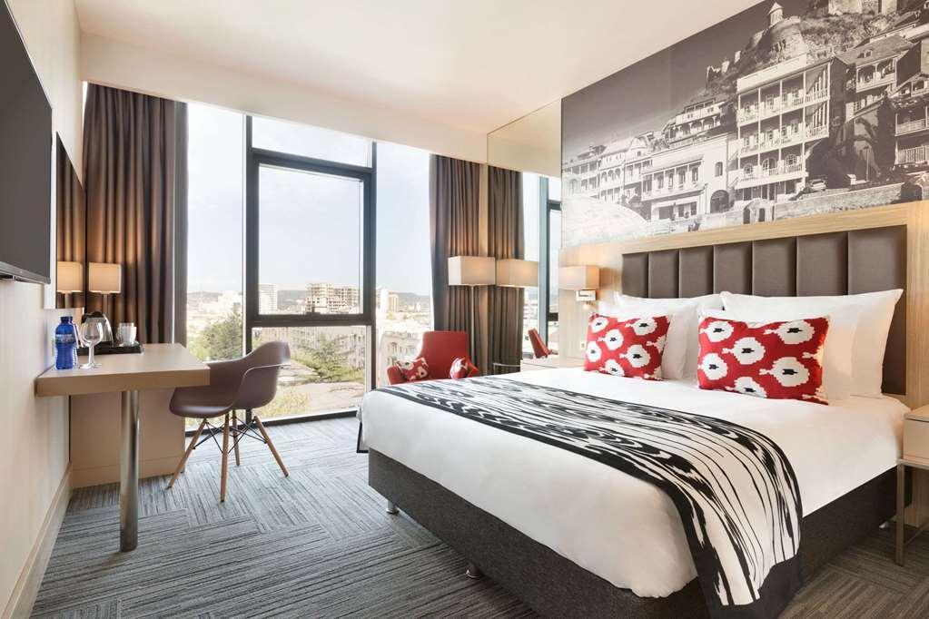 Ramada Encore Tbilisi Quarto foto